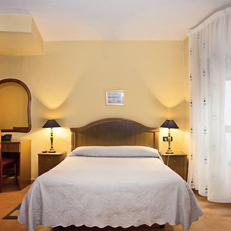 Hostal Guzman El Bueno By Gaiarooms ليون الغرفة الصورة