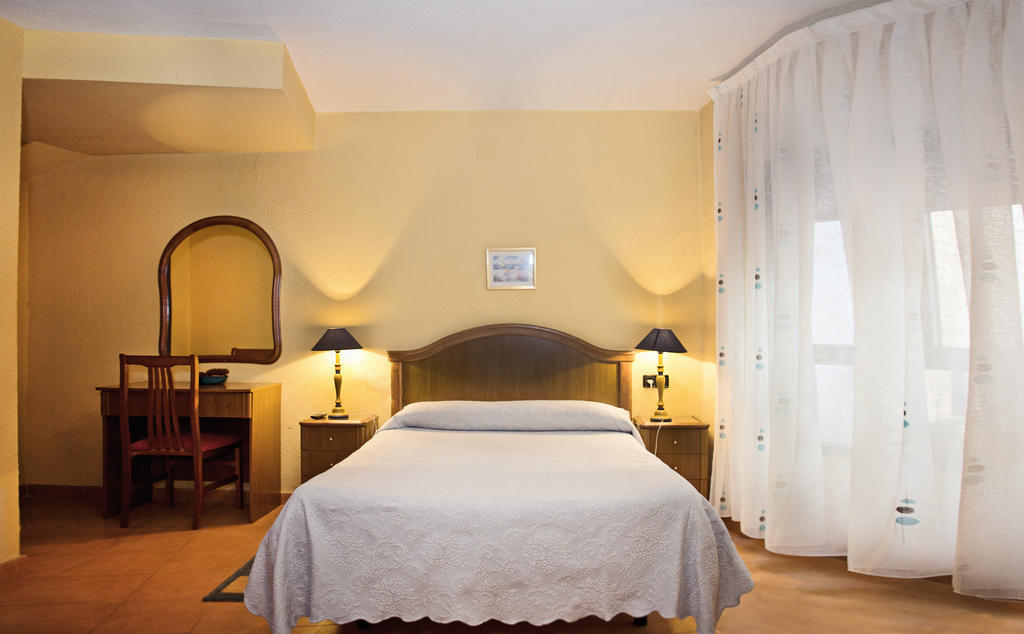 Hostal Guzman El Bueno By Gaiarooms ليون الغرفة الصورة