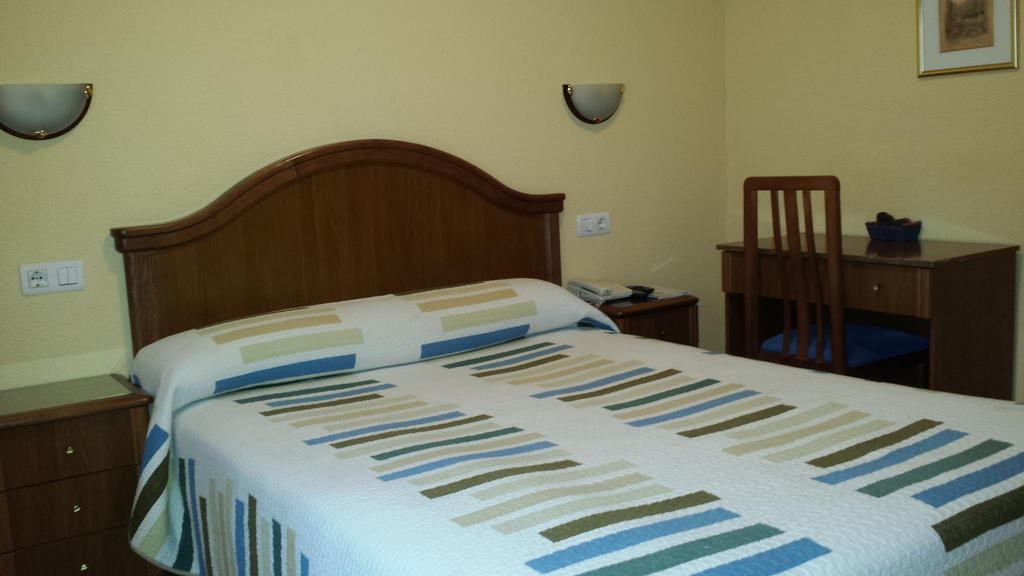 Hostal Guzman El Bueno By Gaiarooms ليون الغرفة الصورة