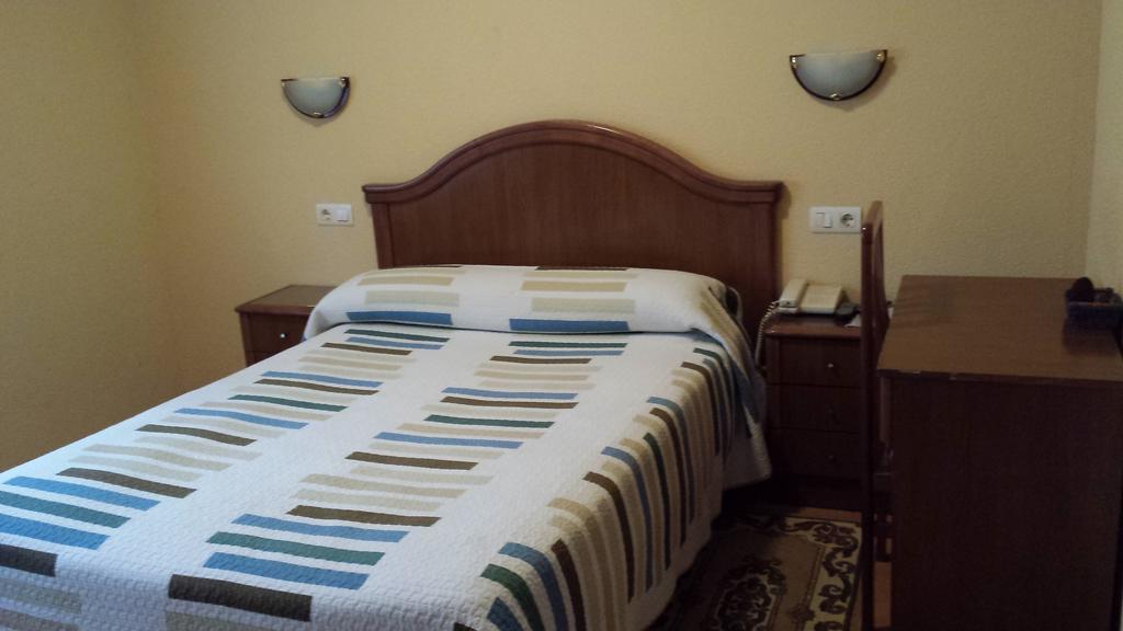 Hostal Guzman El Bueno By Gaiarooms ليون الغرفة الصورة